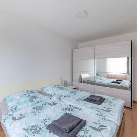 Schoene, Moeblierte Wohnung Mit Balkon Und Tiefgarage Düsseldorf Exterior foto