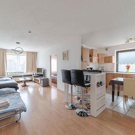 Schoene, Moeblierte Wohnung Mit Balkon Und Tiefgarage Düsseldorf Exterior foto