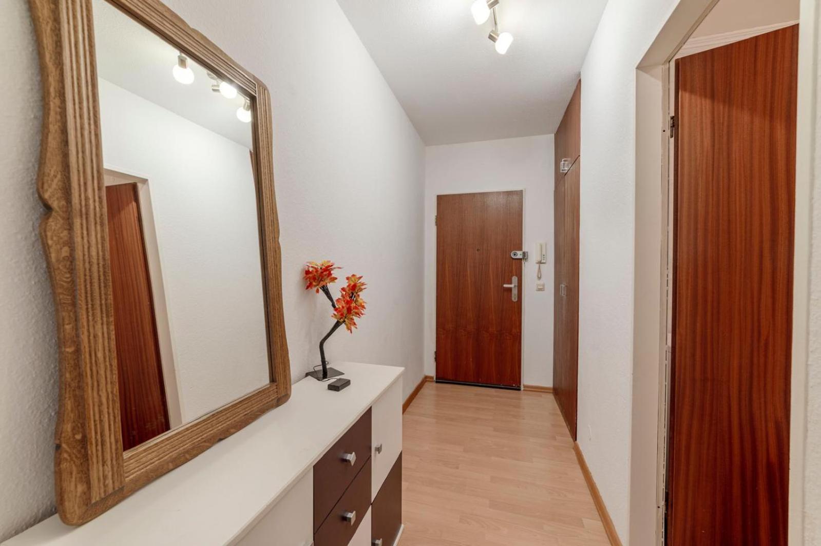 Schoene, Moeblierte Wohnung Mit Balkon Und Tiefgarage Düsseldorf Exterior foto