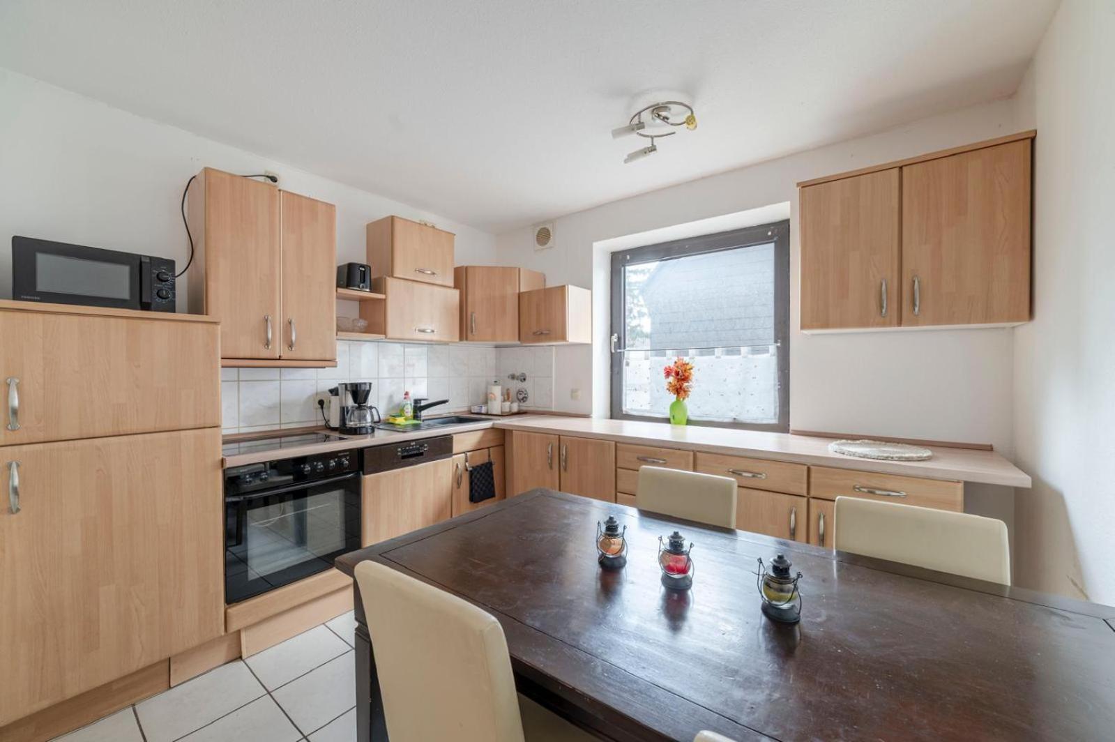 Schoene, Moeblierte Wohnung Mit Balkon Und Tiefgarage Düsseldorf Exterior foto